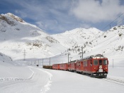 Mountains and Train Wallapper
