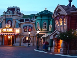 Disney Wallpaper - Dusk in Toontown (click to view)